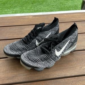 Mens 11.5 Nike Vapormax Flyknit 3 “Oreo” black and white lightly used.